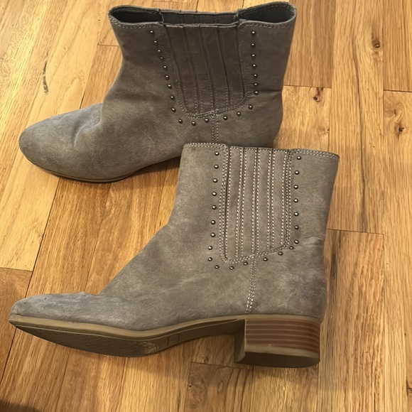 A2 by Aerosoles Gray Suede bootie - Picture 3 of 4